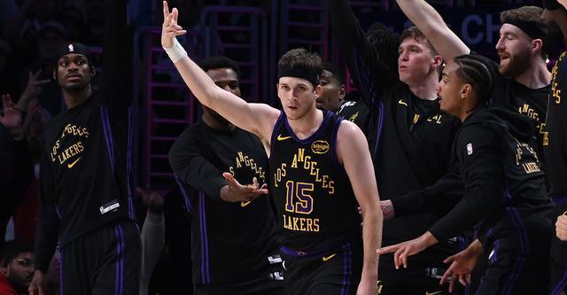 开云体育官方网-湖人近7战6胜！里夫斯：我们开始承担责任 不再只是双手一摊